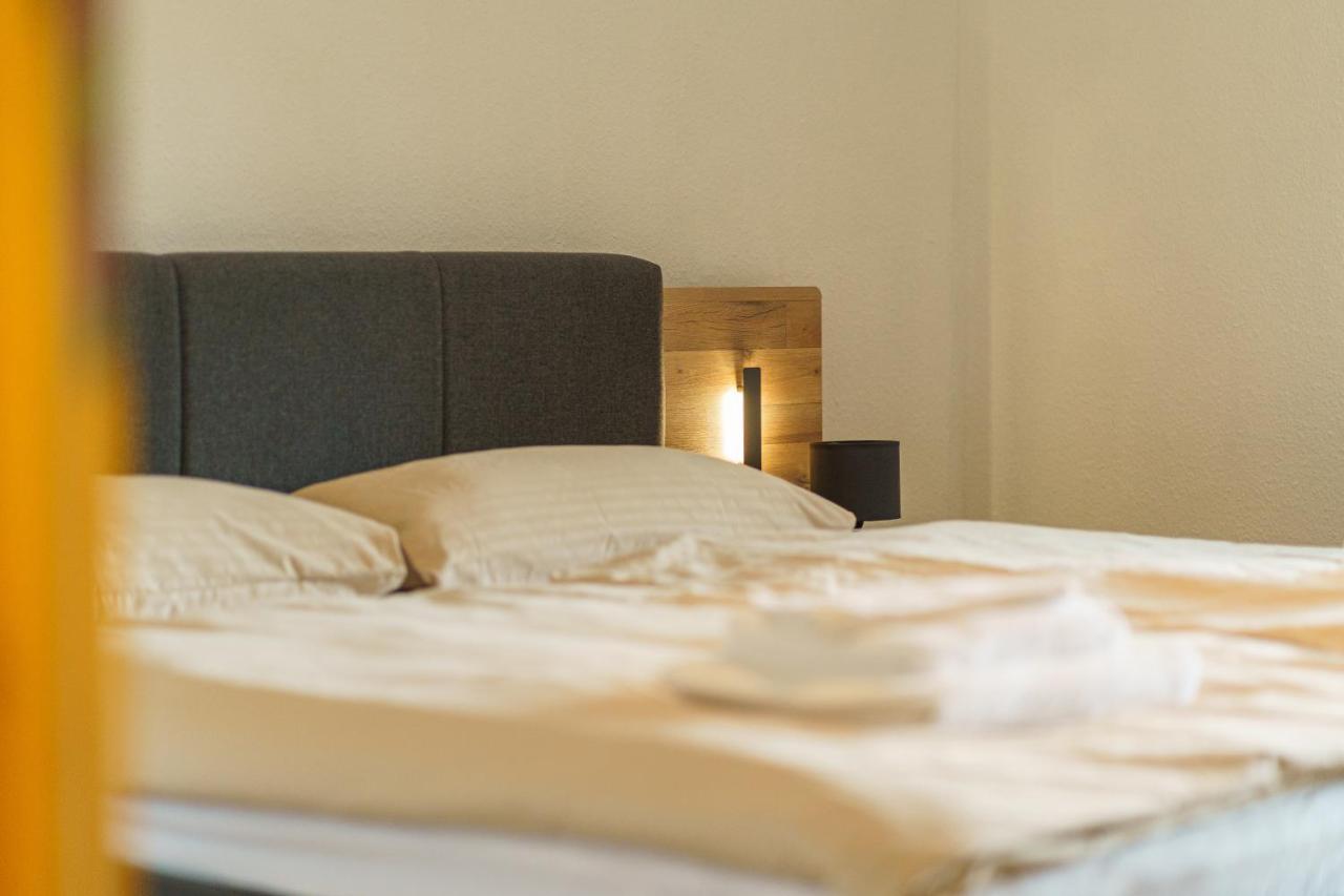 Grosszuegiges Apartment Mit Balkon Fuer Monteure Und Feriengaeste ディリンゲン・アン・デア・ザール エクステリア 写真
