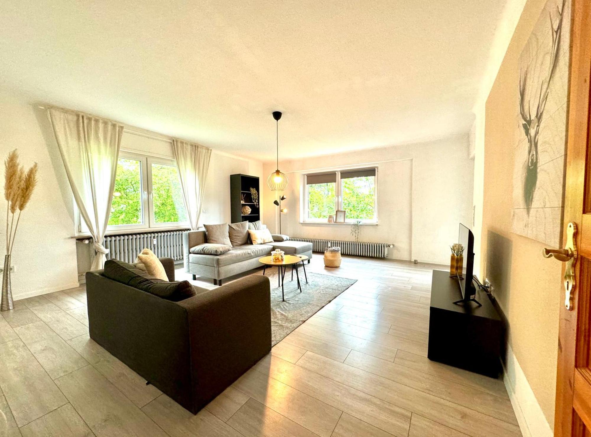 Grosszuegiges Apartment Mit Balkon Fuer Monteure Und Feriengaeste ディリンゲン・アン・デア・ザール エクステリア 写真