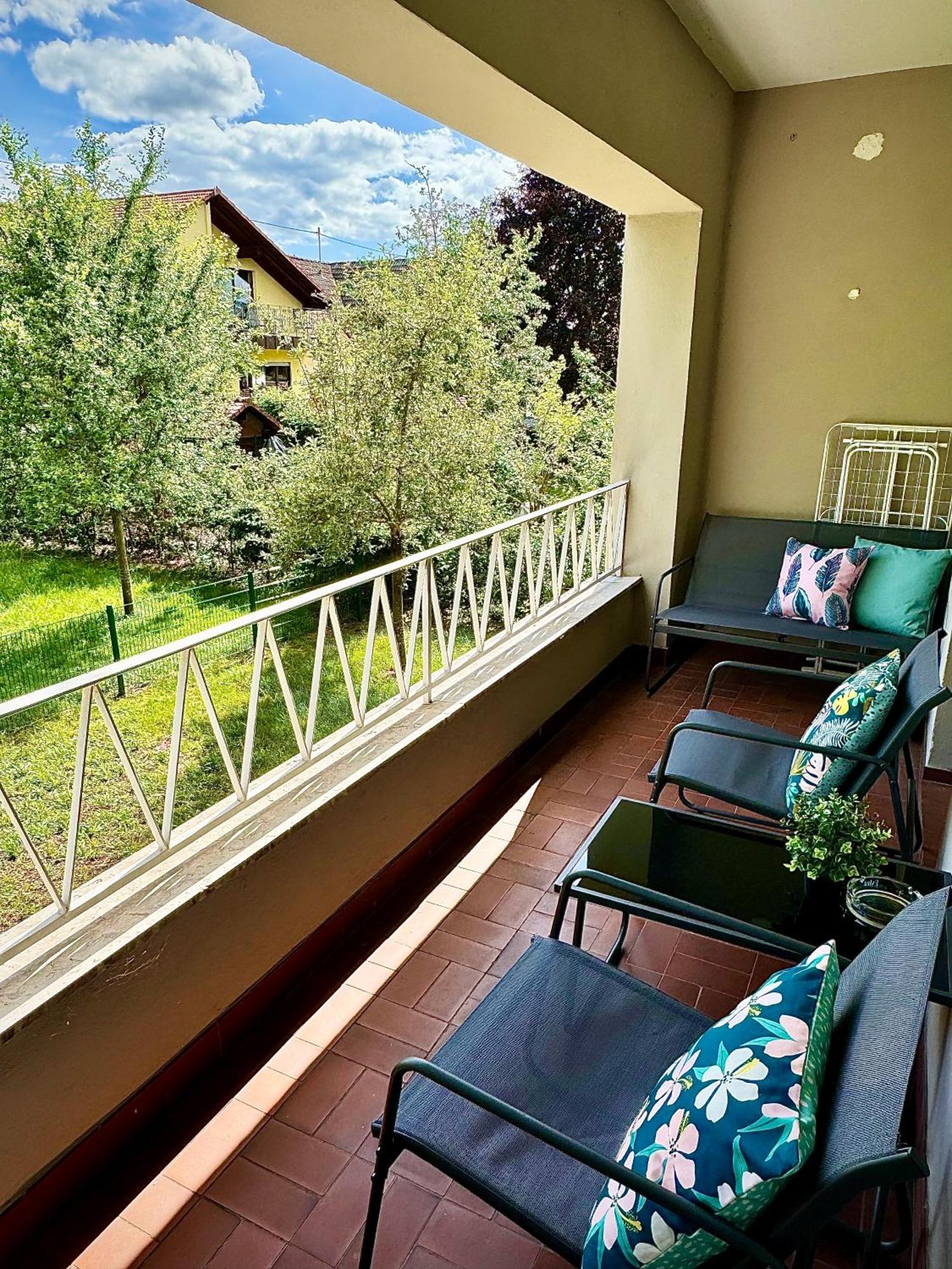 Grosszuegiges Apartment Mit Balkon Fuer Monteure Und Feriengaeste ディリンゲン・アン・デア・ザール エクステリア 写真